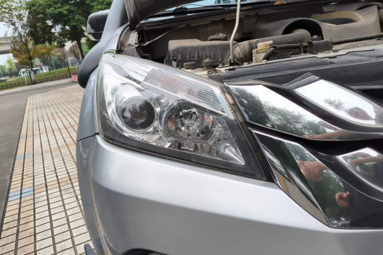 Used Isuzu mu-X 2015 2.5T Four-Wheel Drive Automatic Luxury 7-Seater Right Front Headlight