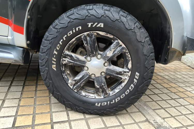 Used Isuzu mu-X 2015 2.5T Four-Wheel Drive Automatic Luxury 7-Seater Right Front Wheel Hub