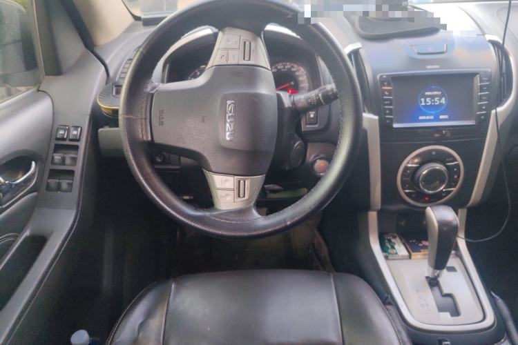 Used Isuzu mu-X 2015 3.0T 4x4 Automatic Luxury 7-Seater Steering Wheel