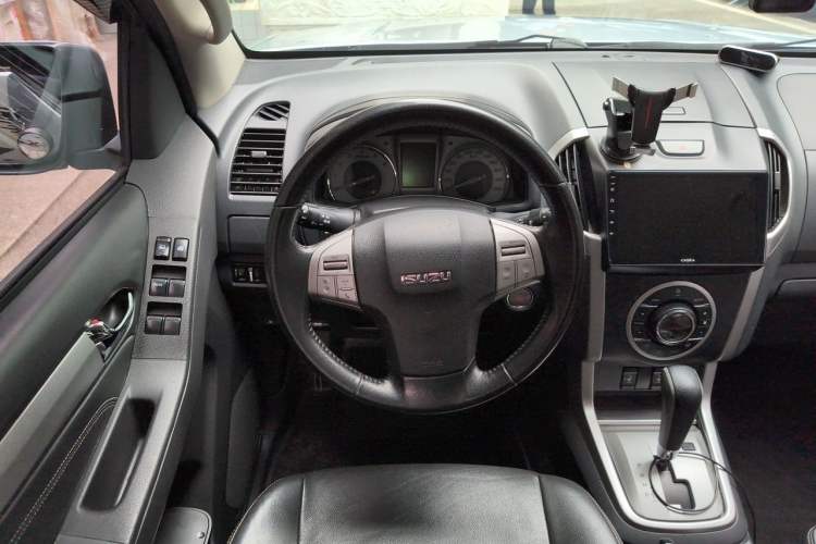 Used Isuzu mu-X 2015 2.5T Four-Wheel Drive Automatic Luxury 7-Seater Steering Wheel