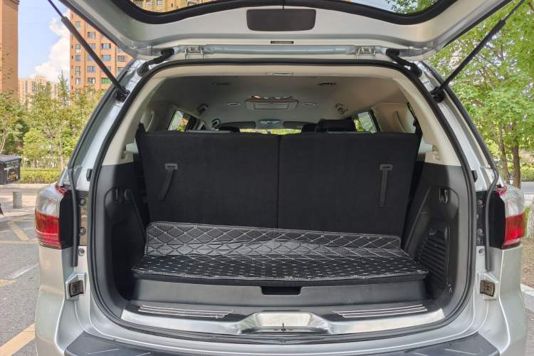 Used Isuzu mu-X 2015 3.0T 4x4 Automatic Luxury 7-Seater Trunk
