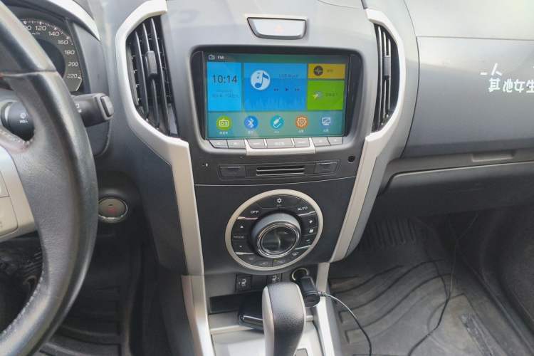 Used Isuzu mu-X 2015 3.0T 4x4 Automatic Luxury 7-Seater Audio And AC Panel