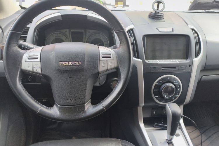 Used Isuzu mu-X 2015 3.0T 4x4 Automatic Luxury 7-Seater Center Console