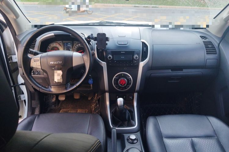 Used Isuzu mu-X 2015 3.0T 4x4 Manual Explorer Model 5 Seats Center Console