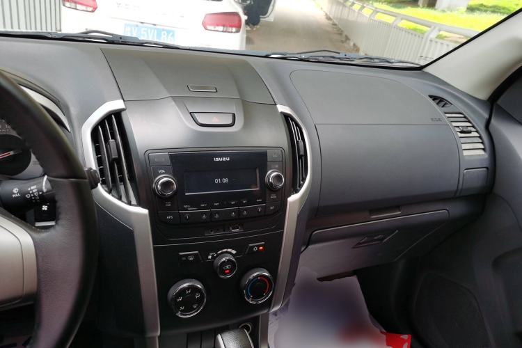 Used Isuzu mu-X 2015 2.5T Four-Wheel Drive Automatic Comfort Model 5 Seats Center Console