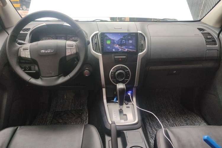 Used Isuzu mu-X 2015 2.5T Two-Wheel Drive Automatic Luxury Edition 7 Seats Center Console