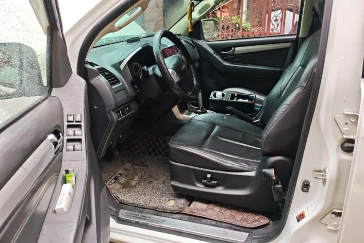 Used Isuzu mu-X 2015 3.0T 4x4 Automatic Luxury 7-Seater Driver Seat