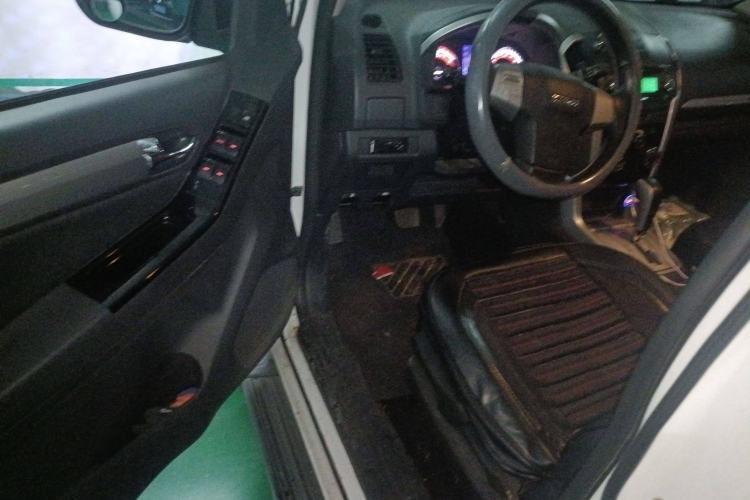 Used Isuzu mu-X 2015 2.5T Two-Wheel Drive Automatic Comfort Touring Model 7 Seats Driver Seat