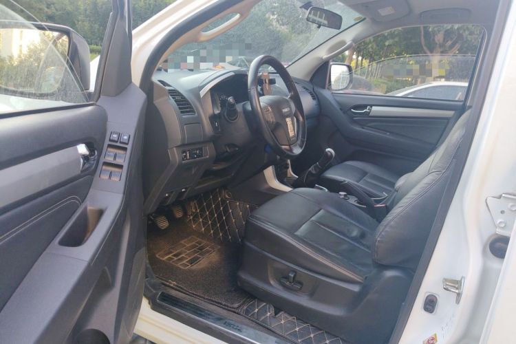 Used Isuzu mu-X 2015 3.0T 4x4 Manual Explorer Model 5 Seats Driver Seat