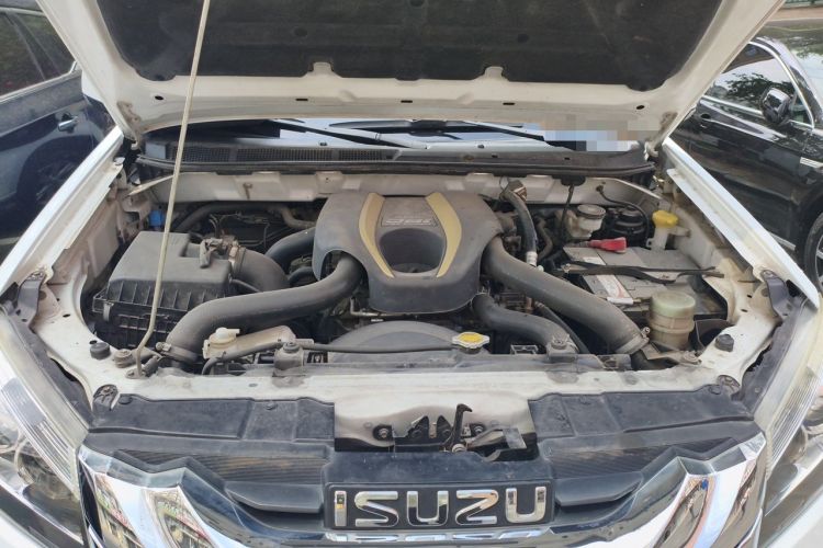 Used Isuzu mu-X 2015 3.0T 4x4 Automatic Luxury 7-Seater Engine Bay