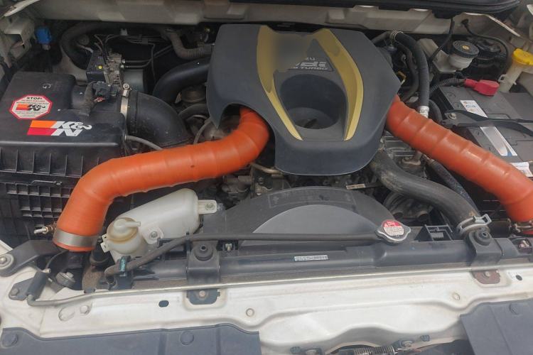 Used Isuzu mu-X 2015 2.5T Four-Wheel Drive Automatic Luxury 7-Seater Engine Bay