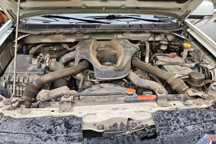 Used Isuzu mu-X 2015 3.0T 4x4 Automatic Luxury 7-Seater Engine Bay