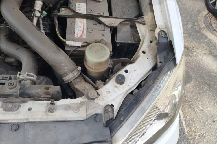 Used Isuzu mu-X 2015 3.0T 4x4 Automatic Luxury 7-Seater Engine Bay Left