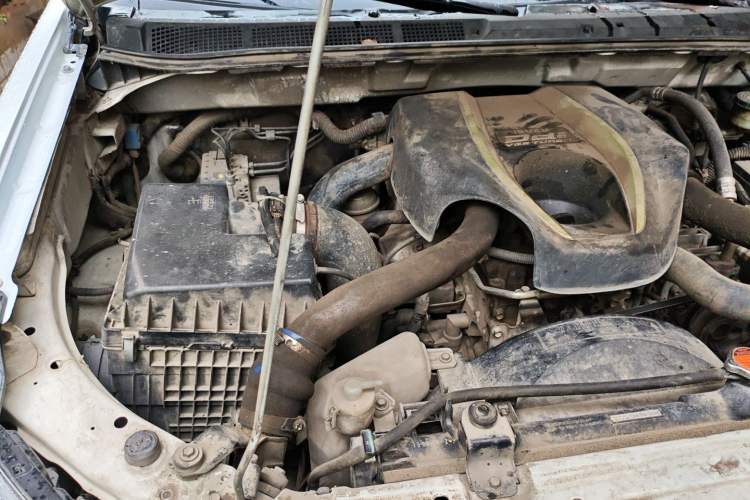 Used Isuzu mu-X 2015 3.0T 4x4 Automatic Luxury 7-Seater Engine Bay Right