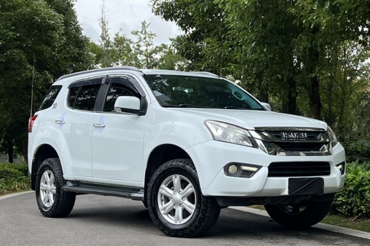 Used Isuzu mu-X 2015 2.5T Four-Wheel Drive Automatic Luxury 7-Seater Exterior 4