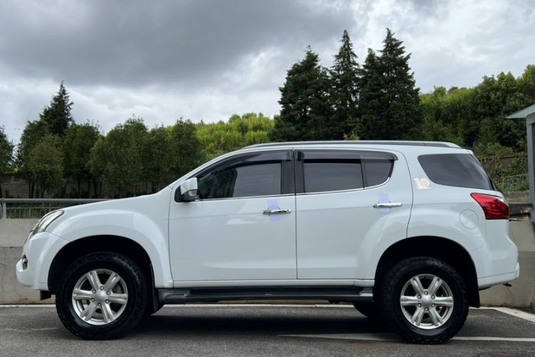 Used Isuzu mu-X 2015 2.5T Four-Wheel Drive Automatic Luxury 7-Seater Exterior 5