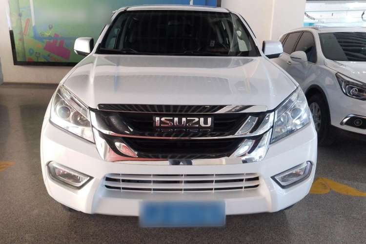 Used Isuzu mu-X 2015 2.5T Two-Wheel Drive Manual Comfort Plus 7-Seater Front