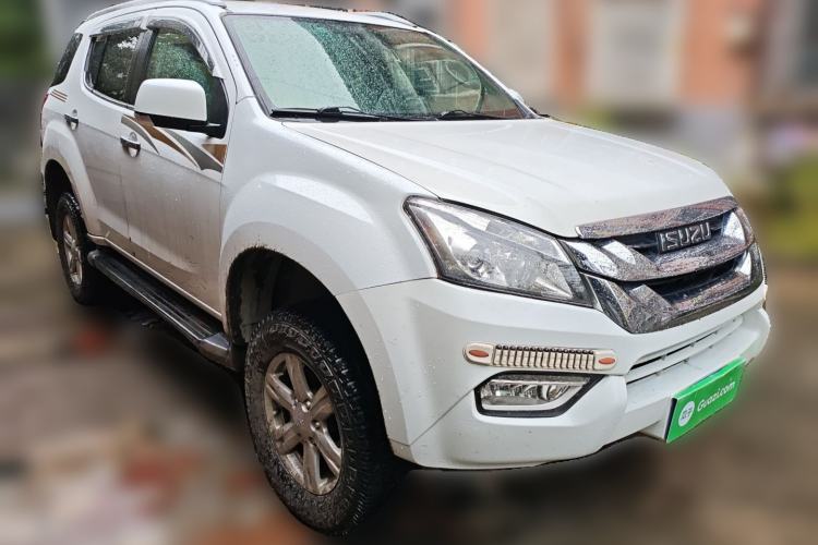 Used Isuzu mu-X 2015 3.0T 4x4 Automatic Luxury 7-Seater Front Right 45 Deg