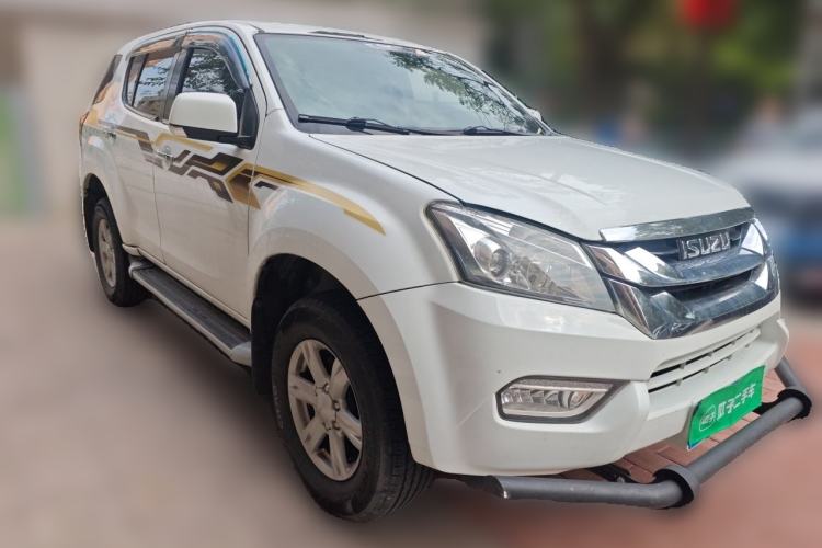 Used Isuzu mu-X 2015 2.5T Two-Wheel Drive Manual Comfort Plus 7-Seater Front Right 45 Deg