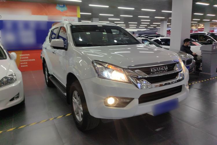 Used Isuzu mu-X 2015 2.5T Two-Wheel Drive Automatic Luxury Edition 7 Seats Front Right 45 Deg