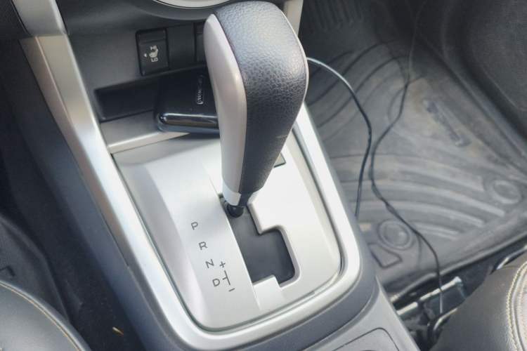 Used Isuzu mu-X 2015 3.0T 4x4 Automatic Luxury 7-Seater Gear Lever