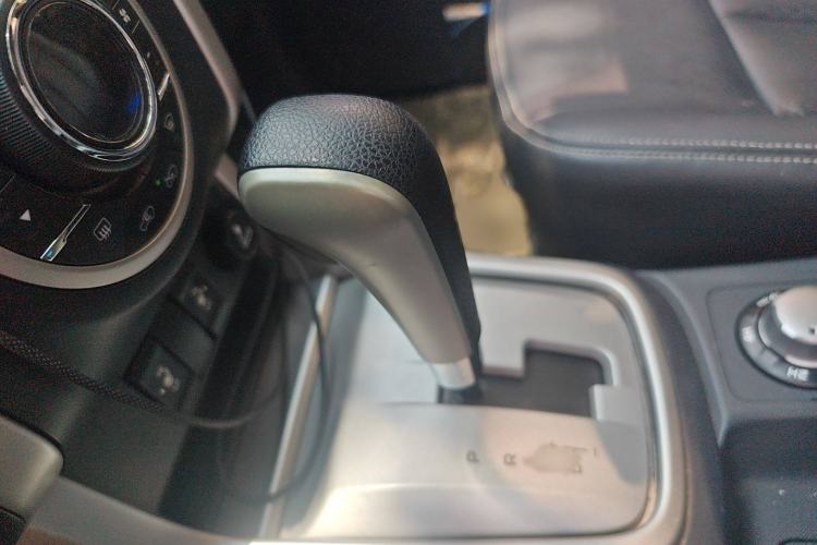 Used Isuzu mu-X 2015 2.5T Four-Wheel Drive Automatic Luxury 7-Seater Gear Lever