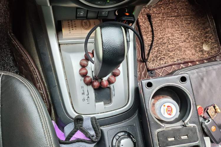 Used Isuzu mu-X 2015 3.0T 4x4 Automatic Luxury 7-Seater Gear Lever