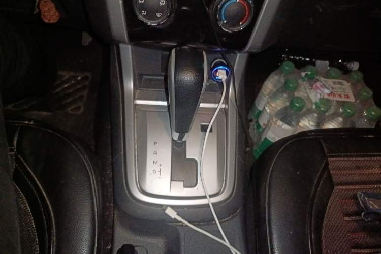 Used Isuzu mu-X 2015 2.5T Two-Wheel Drive Automatic Comfort Touring Model 7 Seats Gear Lever