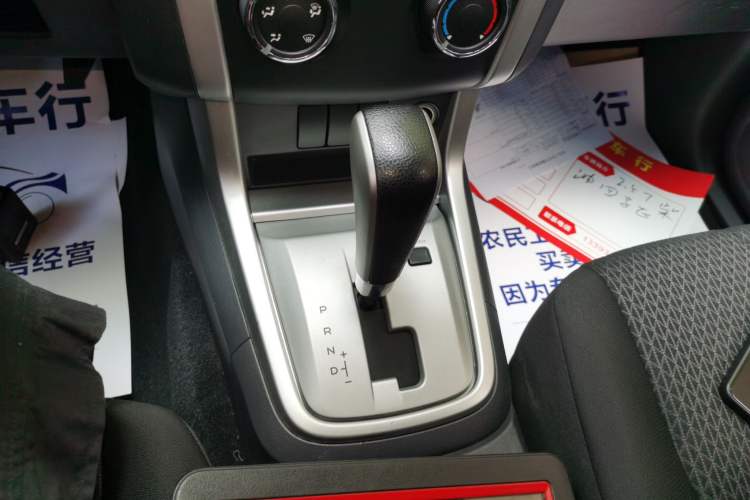 Used Isuzu mu-X 2015 2.5T Four-Wheel Drive Automatic Comfort Model 5 Seats Gear Lever