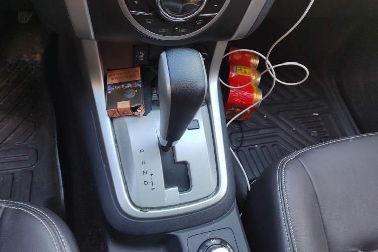 Used Isuzu mu-X 2015 3.0T 4x4 Automatic Luxury 7-Seater Gear Lever