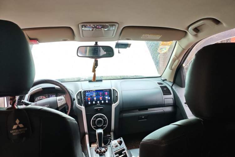 Used Isuzu mu-X 2015 3.0T 4x4 Automatic Luxury 7-Seater Headliner