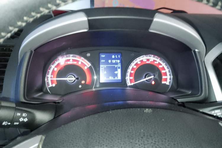 Used Isuzu mu-X 2015 2.5T Two-Wheel Drive Manual Comfort Plus 7-Seater Instrument Cluster
