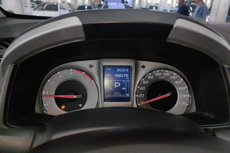 Used Isuzu mu-X 2015 2.5T Two-Wheel Drive Automatic Luxury Edition 7 Seats Instrument Cluster