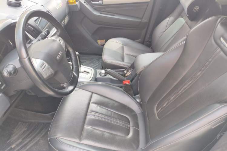 Used Isuzu mu-X 2015 3.0T 4x4 Automatic Luxury 7-Seater Left Front Seat