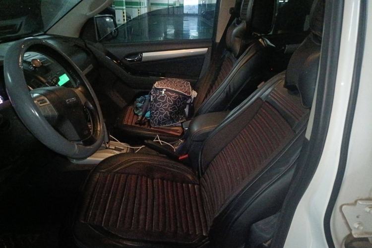 Used Isuzu mu-X 2015 2.5T Two-Wheel Drive Automatic Comfort Touring Model 7 Seats Left Front Seat