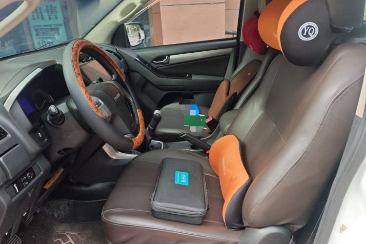 Used Isuzu mu-X 2015 2.5T Two-Wheel Drive Manual Comfort Plus 7-Seater Left Front Seat