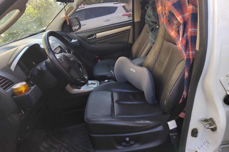 Used Isuzu mu-X 2015 3.0T 4x4 Automatic Luxury 7-Seater Left Front Seat