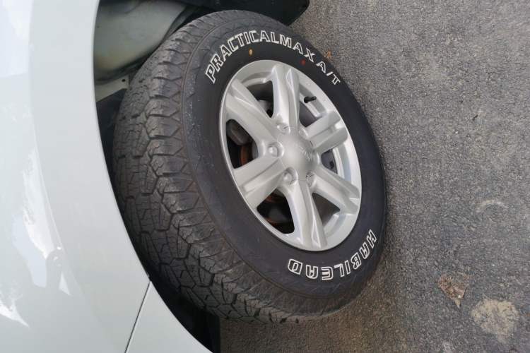 Used Isuzu mu-X 2015 2.5T Four-Wheel Drive Automatic Comfort Model 5 Seats Left Front Wheel Hub
