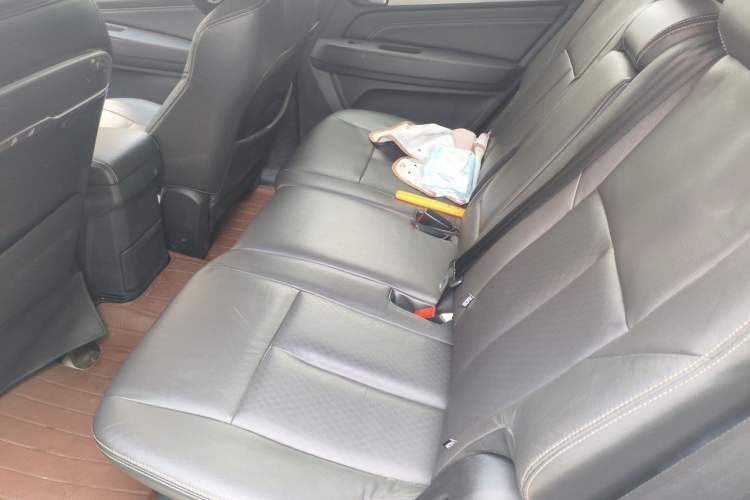 Used Isuzu mu-X 2015 3.0T 4x4 Automatic Luxury 7-Seater Left Rear Seat
