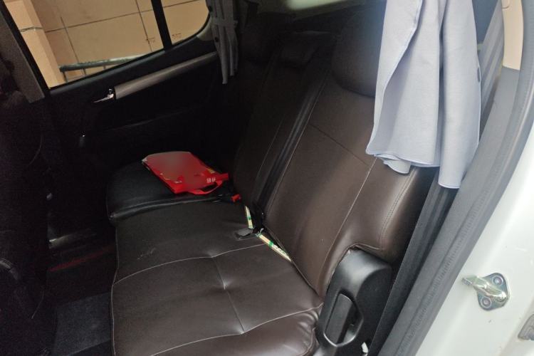Used Isuzu mu-X 2015 2.5T Two-Wheel Drive Manual Comfort Plus 7-Seater Left Rear Seat