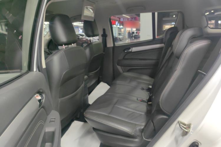 Used Isuzu mu-X 2015 2.5T Two-Wheel Drive Automatic Luxury Edition 7 Seats Left Rear Seat