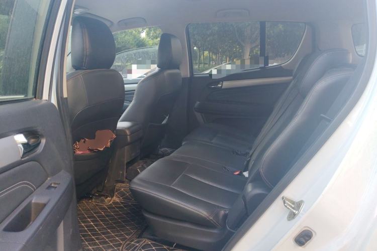 Used Isuzu mu-X 2015 3.0T 4x4 Manual Explorer Model 5 Seats Left Rear Seat
