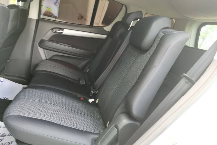 Used Isuzu mu-X 2015 2.5T Four-Wheel Drive Automatic Comfort Model 5 Seats Left Rear Seat