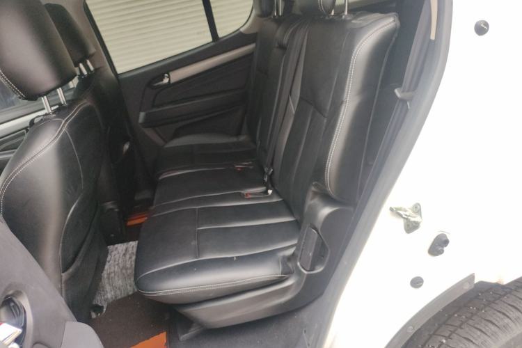Used Isuzu mu-X 2015 2.5T Two-Wheel Drive Automatic Luxury Edition 7 Seats Left Rear Seat