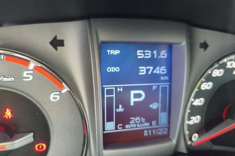 Used Isuzu mu-X 2015 3.0T 4x4 Automatic Luxury 7-Seater Odometer Close Up