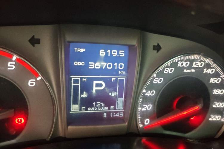 Used Isuzu mu-X 2015 3.0T 4x4 Automatic Luxury 7-Seater Odometer Close Up