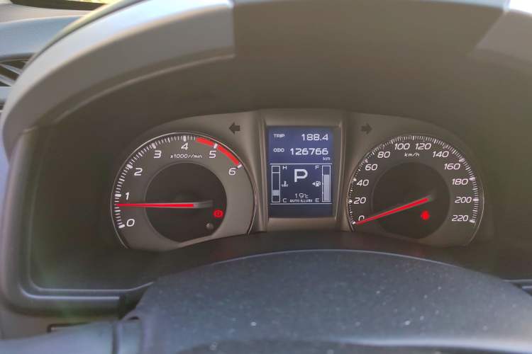 Used Isuzu mu-X 2015 3.0T 4x4 Automatic Luxury 7-Seater Odometer Close Up