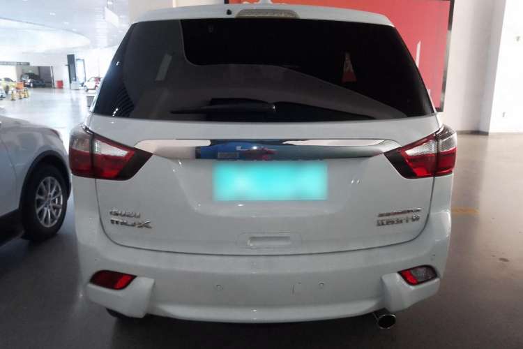 Used Isuzu mu-X 2015 2.5T Two-Wheel Drive Manual Comfort Plus 7-Seater Rear