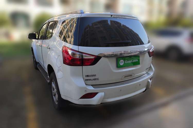 Used Isuzu mu-X 2015 3.0T 4x4 Automatic Luxury 7-Seater Rear Left 45 Deg