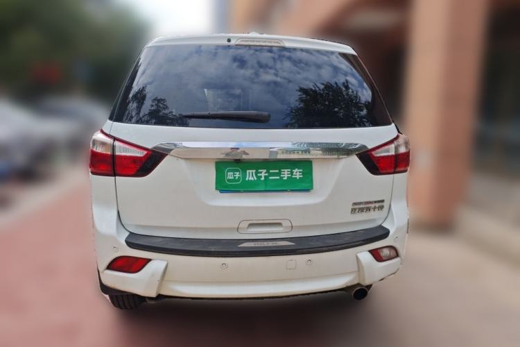 Used Isuzu mu-X 2015 2.5T Two-Wheel Drive Manual Comfort Plus 7-Seater Rear